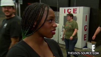 Naomi_shows_Jimmy_Uso_how_shes_going_to_give_the_SmackDown_Womens_Title_some_glow_Total_Divas_Preview_Clip_Nov_15_2017__WWE_mp4177.jpg