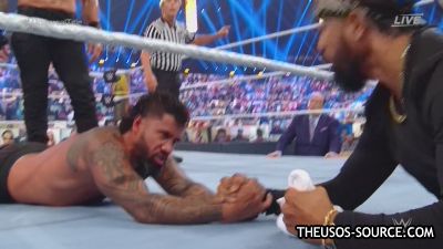 WWE_Clash_2020_mp42211.jpg