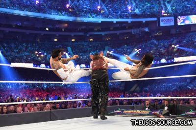 wwe-wrestlemania-34-the-new-day-vs-the-usos-c-vs-the-bludgeon-brothers-8-maxw-1280.jpg