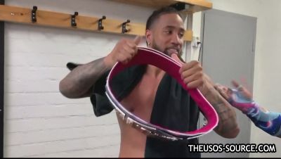 KOFI_KINGSTON_vs__JEY_USO_UpUpDownDown_Championship_Match_mp41384.jpg